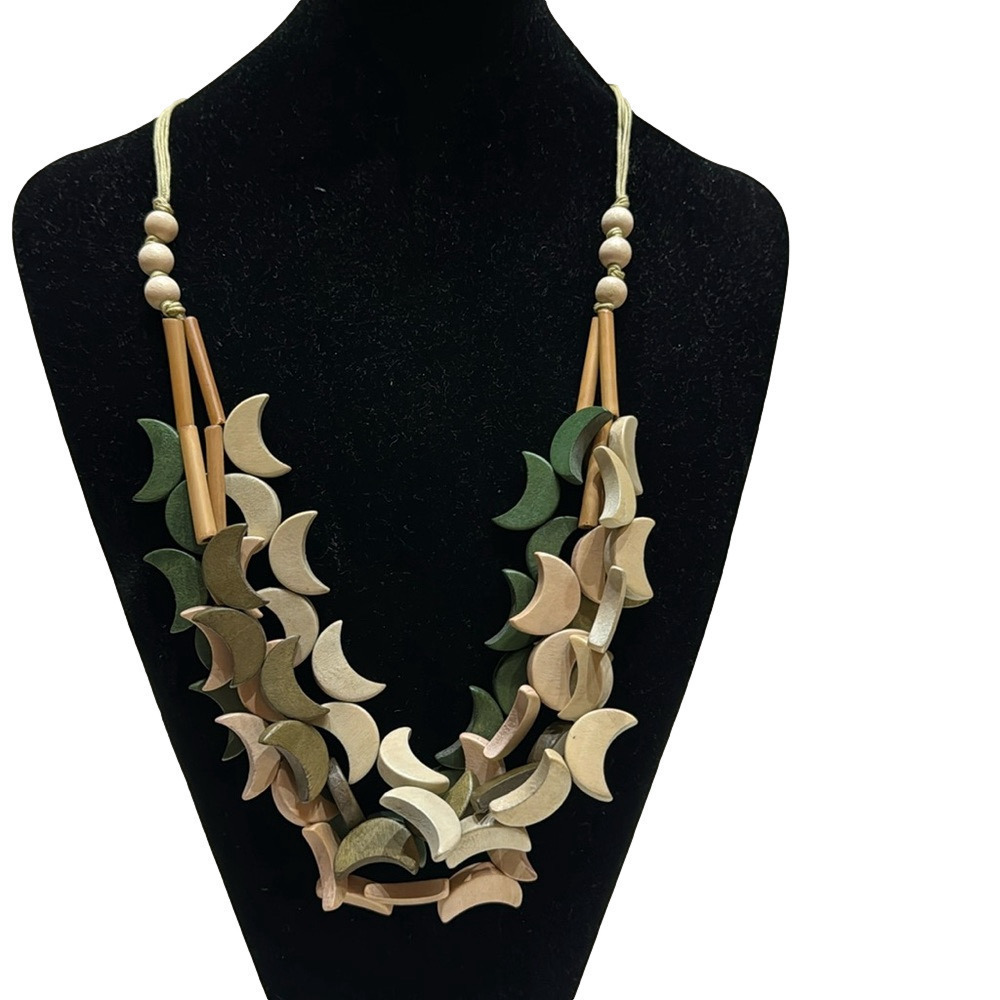 NWT decouture amore adjustable wooden necklace